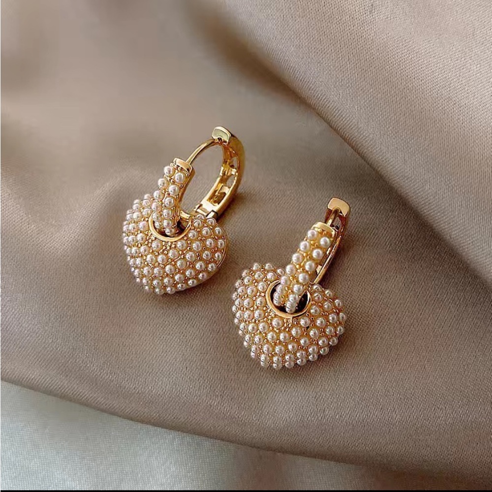 Heart Pearl Earring. Detachable, can be worn 2 ways